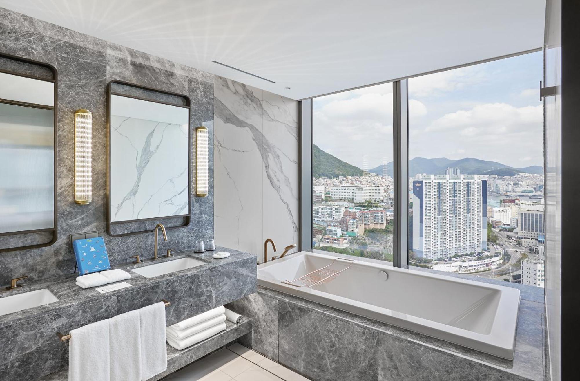 Wyndham Grand Busan Bagian luar foto