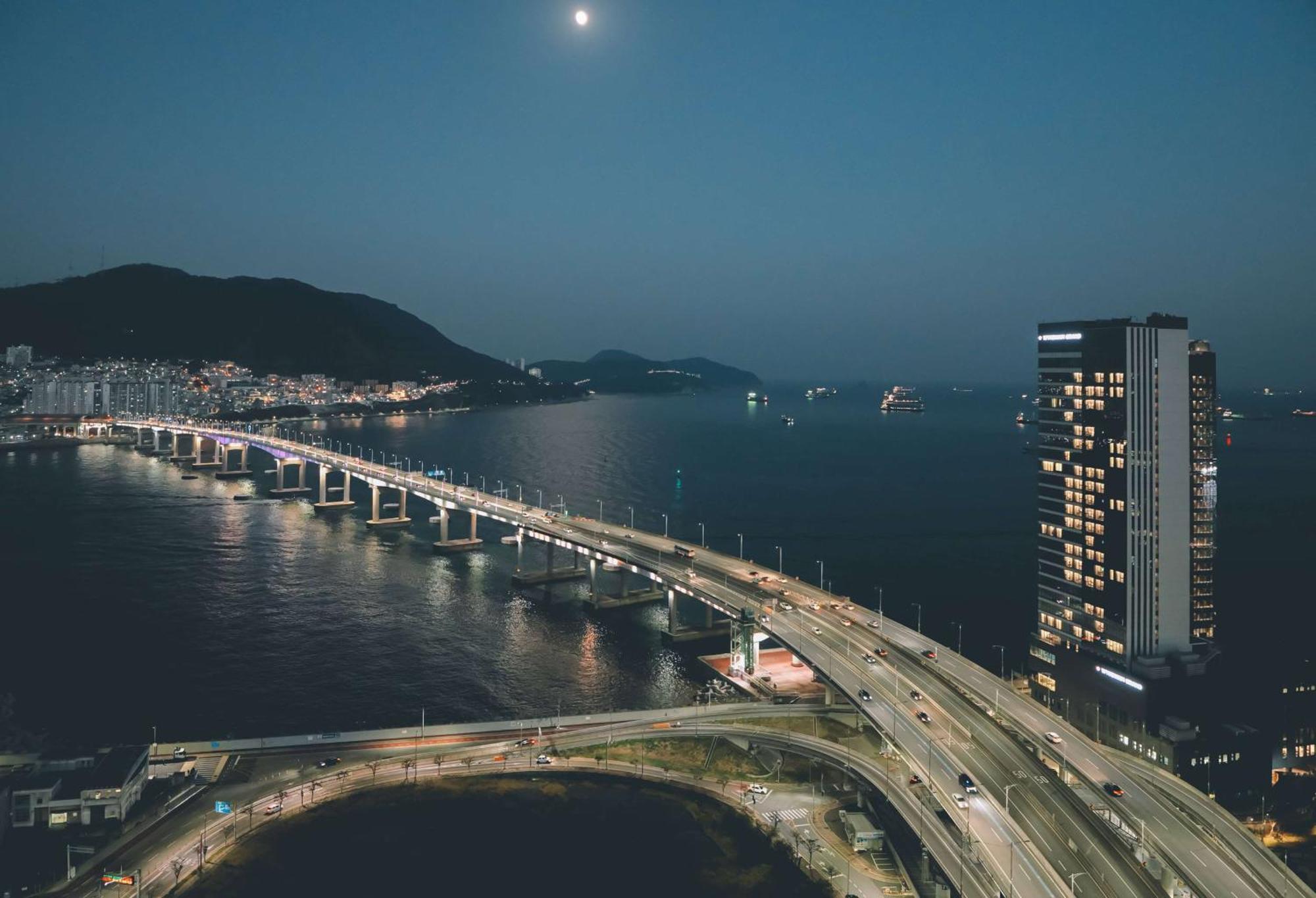 Wyndham Grand Busan Bagian luar foto