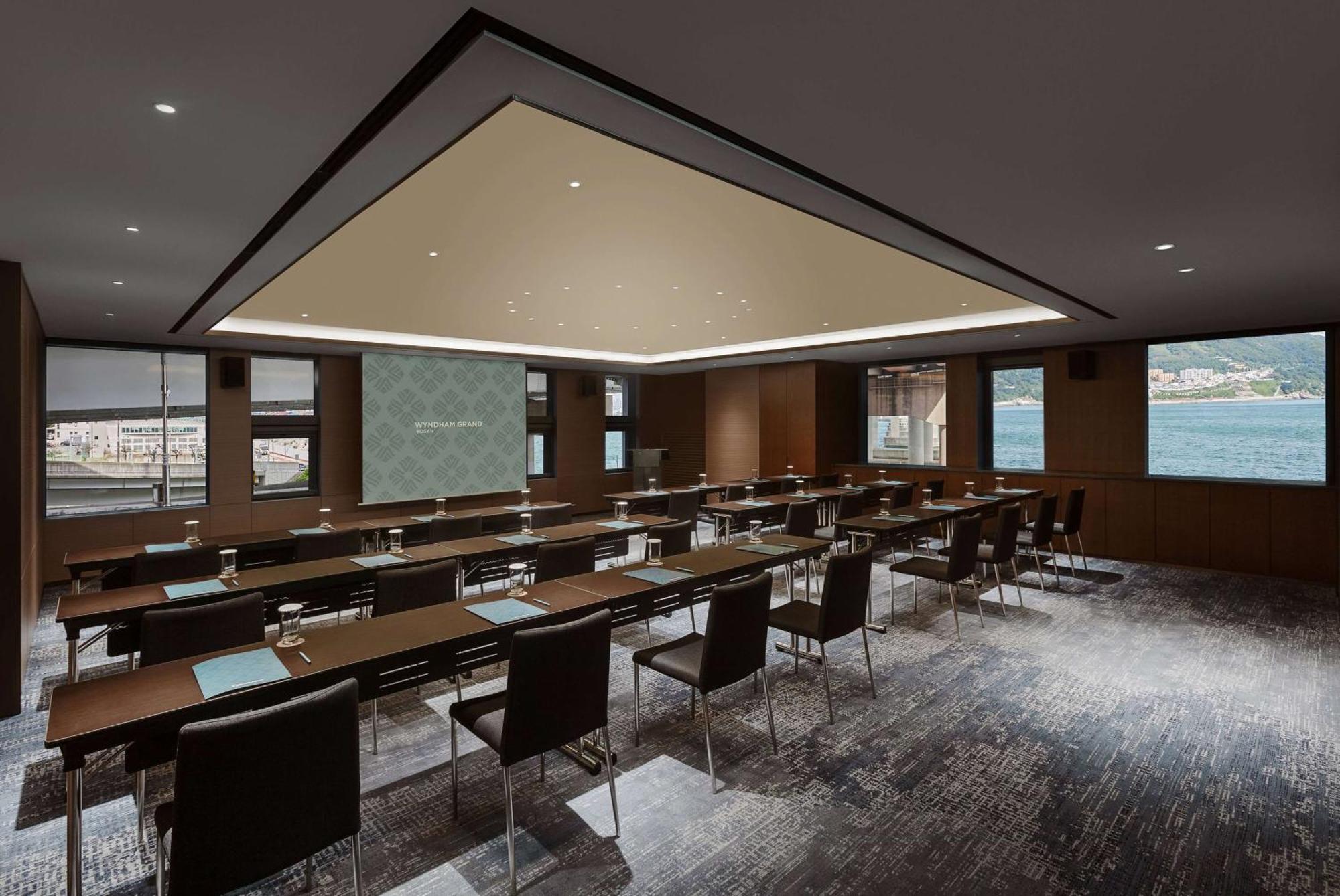 Wyndham Grand Busan Bagian luar foto