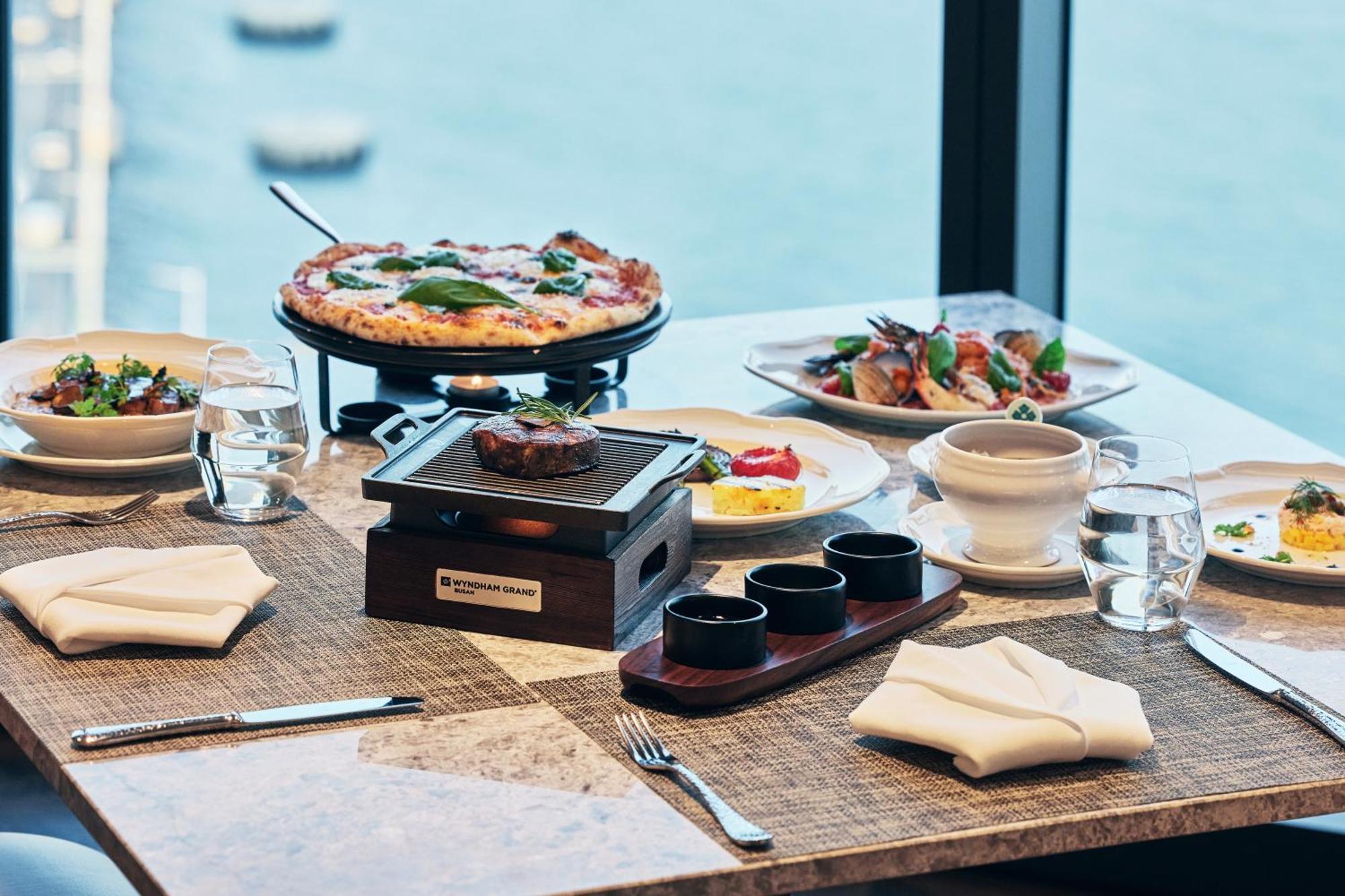 Wyndham Grand Busan Bagian luar foto